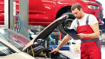 Puls-Trendstudie: Online-Käufer von Autoteilen setzen verstärkt auf Werkstätten