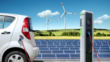 Elektromobilität Betankung Stecker Kabel Sonne erneuerbare Energien