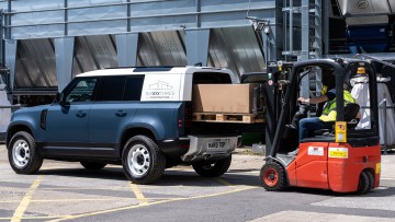 Land Rover Defender Hard Top: Für den Transport ins Hinterland