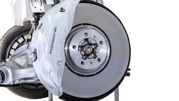 Neuartige Bremse für den Porsche Cayenne: Spiegelschicht bremst Verschleiß