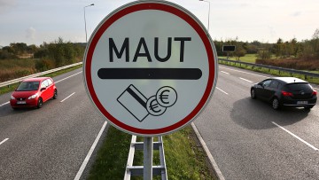 Pkw-Maut-Schild in Rostock