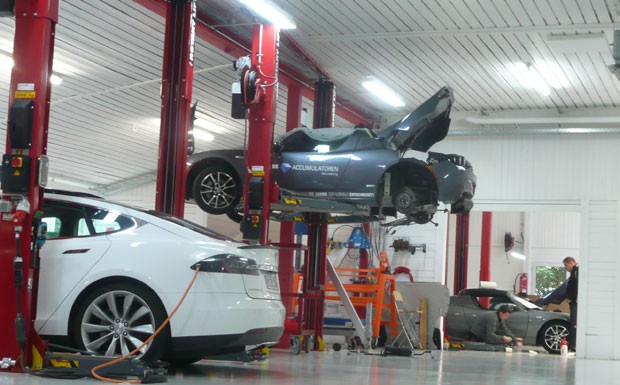 Elektromobilität: Tesla baut Servicenetz aus