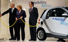 Auftakt für "E-Mobility": Daimler und RWE starten Elektroauto-Projekt
