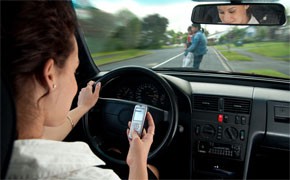 SMS Handy im Auto