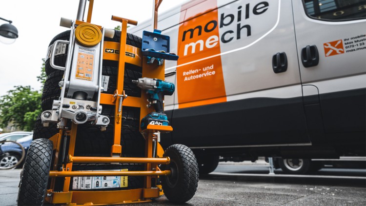 Mobiler Reifen- und Autoservice: Delticom startet "MobileMech"