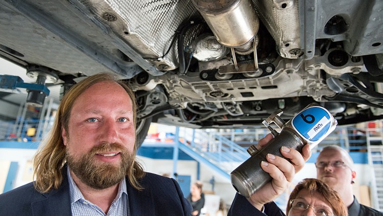 Hofreiter besucht Baumot-Twintec: Serienzulassung für nachgerüstete Diesel gefordert