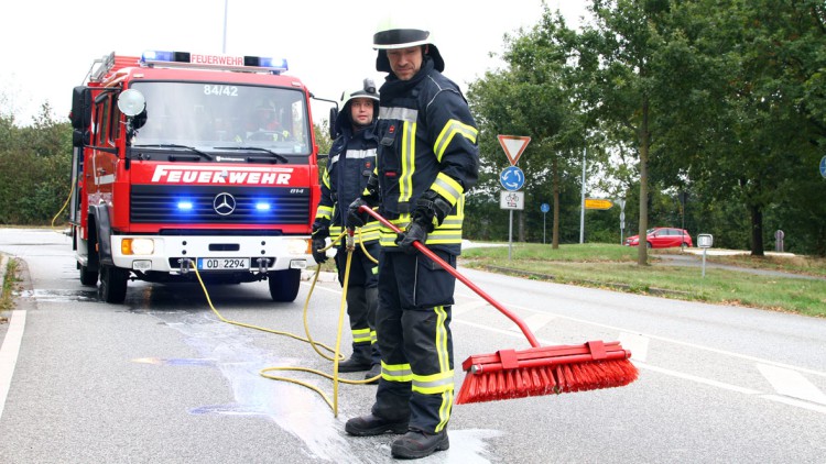 Feuerwehreinsatz Unfall Ölspur Beseitigung Umwelt