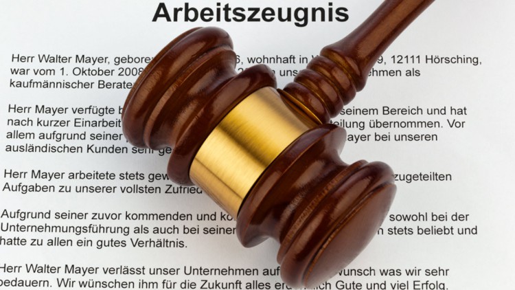 Urteil Hammer Gericht Arbeitszeugnis