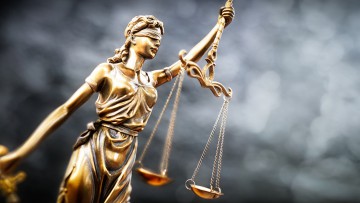Justitia; Justiz; Gericht; Gerechtigkeit; Rechtsprechung; Gesetz; Urteil; Unabhängigkeit; neutral