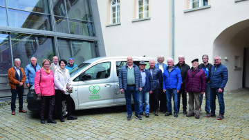 Der VW Caddy wird von den ehrenamtlichen Fahrern der Stadt Hauzenberg bewegt. Über eine Whats-App-Gruppe findet sich innerhalb 
von 15 Minuten ein Fahrer. Erst im April 2023 wurde das Fahrzeug übergeben