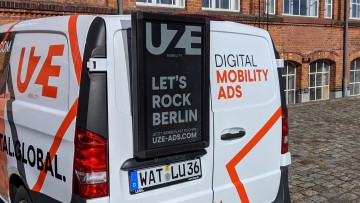 UZE Mobility und MB Trans: Digitale Außenwerbung für Fahrzeugflotten