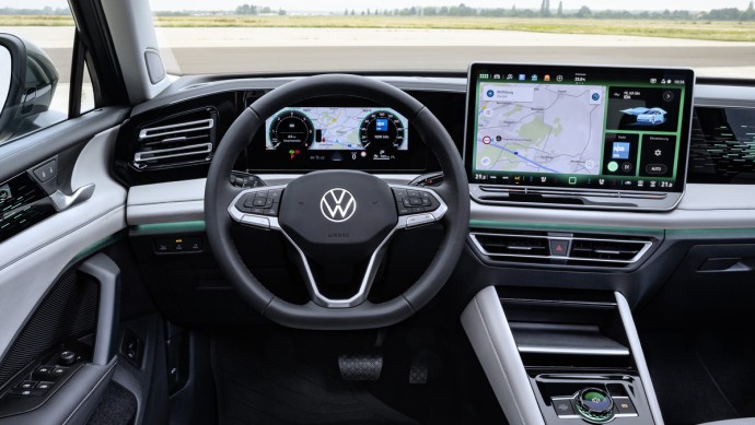 Helles Interieur des VW Tiguan 2024