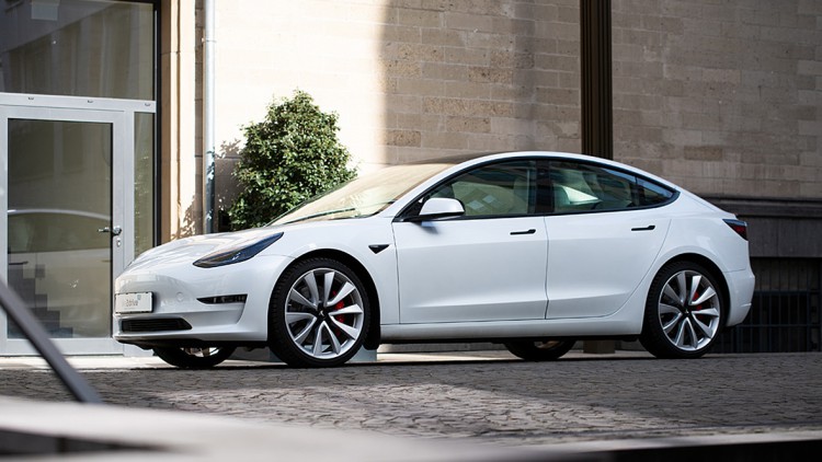 Tesla Model 3 des Auto-Abo-Anbieters like2drive
