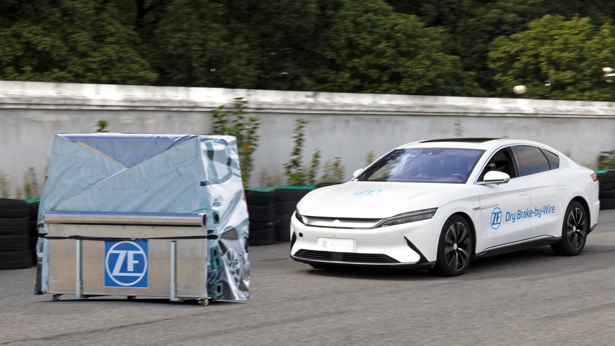 ZF präsentiert neues BrakebyWireSystem Trocken verkabelt