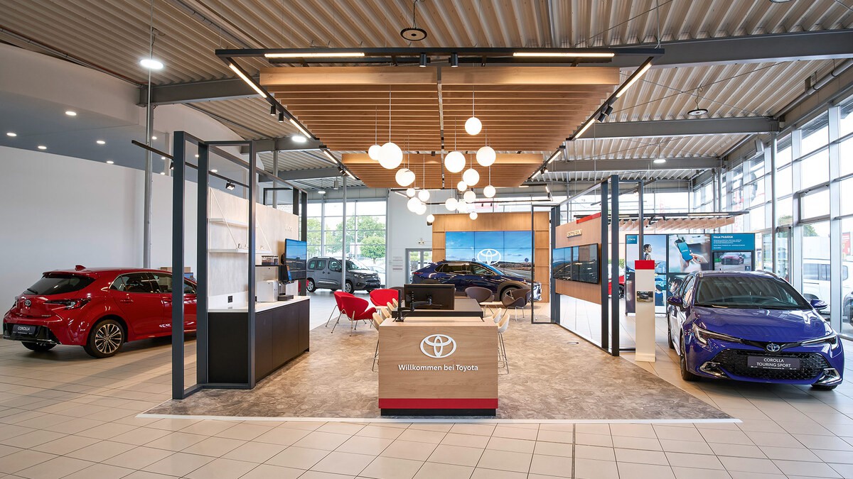 Dit München Gmbh - Toyota Autohaus Impressionen des neuen Toyota Retail-Konzeptes für die Autohaus-Showrooms