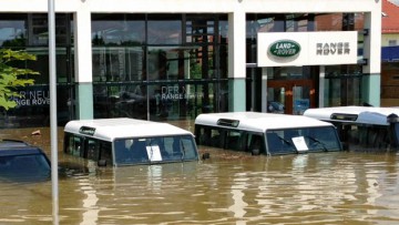 Hochwasser im Autohaus Griesbeck in Deggendorf