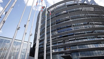 Beschluss: Das Europäische Parlament in Straßburg hat kürzere Prüfintervalle für Alt-Pkw abgelehnt.