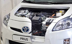 Automechanika: Toyota fährt Schnittmodell vor
