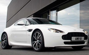 Sonderedition: Aston Martin V8 Vantage speckt ab