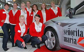 Geschäftsführerin Maria Erkner (3. v. l.) mit ihren Mitarbeiterinnen im Seat-Autohaus "Señorita Maria".