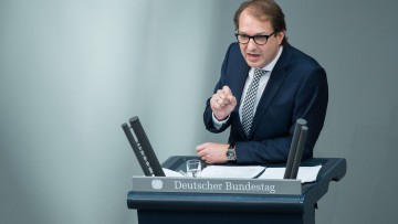 Bundesverkehrsminister Alexander Dobrindt setzt Pkw-Maut durch