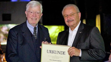 Goldene Ehrennadel des ZDK für Jürgen Karpinski