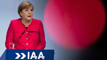 Elektro-Show für Merkel auf IAA: Abschied von der Vergangenheit
