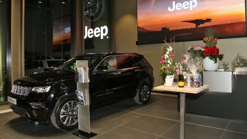 Neuer Citystore in Berlin eröffnet: Autohaus König inszeniert Jeep