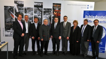 Kfz-Gewerbe Bayern: Justizminister besucht Kfz-Schiedsstelle