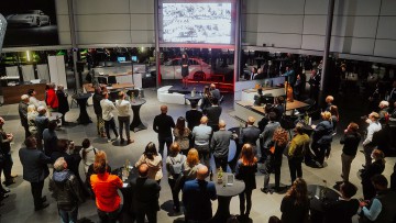 Teilnehmer der ESG-Informationsveranstaltung im Porsche Zentrum Würzburg der Autohaus Gruppe Spindler