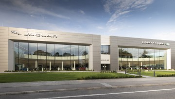 37 Mitarbeiter weniger: Jaguar Land Rover ab heute mit neuer Organisation in Kronberg