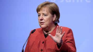Elektromobilität: Merkel wirbt für Batteriezellen-Produktion