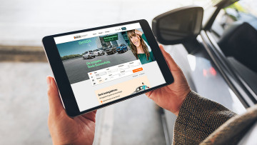 Die Website von Mobile.de wird auf einem Tablet dargestellt.