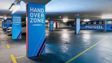 Mosolf Hand-Over-Zone im Parkhaus SI-Centrum in Stuttgart