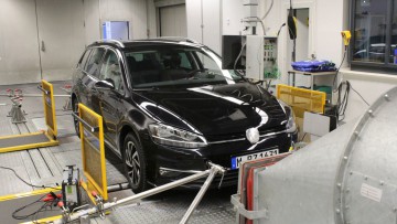 Rollenprüfstandtest mit VW Golf Variant 1.0 TSI nach WLTP-Messverfahren, 2019