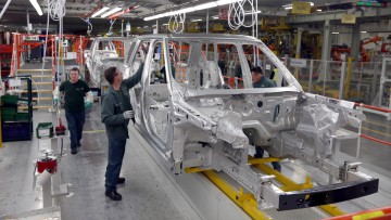 Schwankende Nachfrage: Jaguar Land Rover unterbricht Produktion
