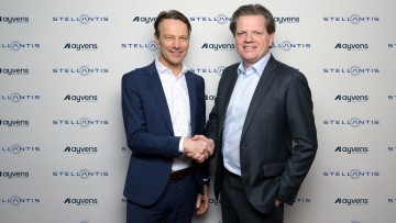 Stellantis Ayvens: Uwe Hochgeschurtz, Stellantis Chief Operating Officer Enlarged Europe, und Miel Horsten, Ayvens COO.