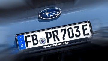 Subaru-Logo an der Front eines Solterra