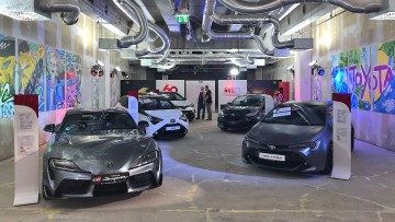 Toyota-Händler Keller startet Pop-up-Store: Auto-Präsentation im Rohbau