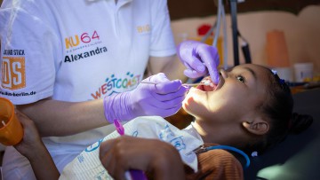 Die Wellergruppe hat die zahnärztliche Mission der Berliner Zahnarztpraxis KU64 im südafrikanischen Paternoster unterstützt