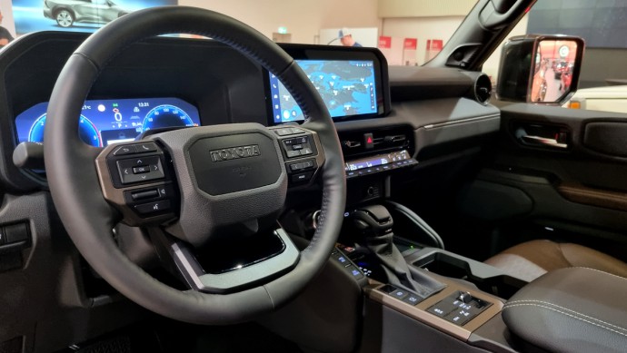 Innenraum-Ansicht des Toyota Land Cruiser 2024