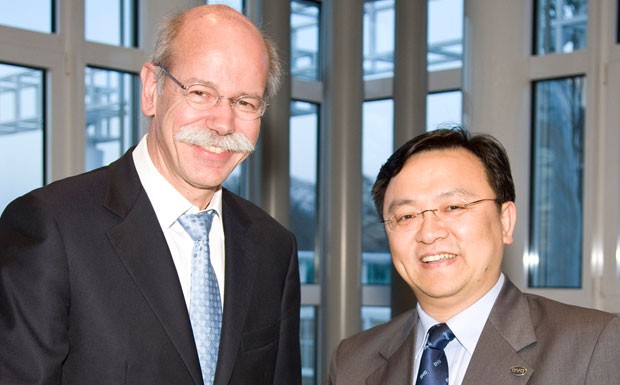 Daimler-Chef Dieter Zetsche mit BYD-President Wang Chuan-fu