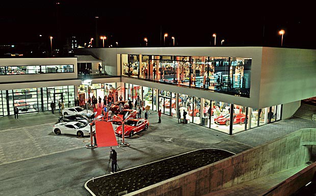 Böblingen: Alfred Gohm eröffnet neuen Ferrari-Showroom