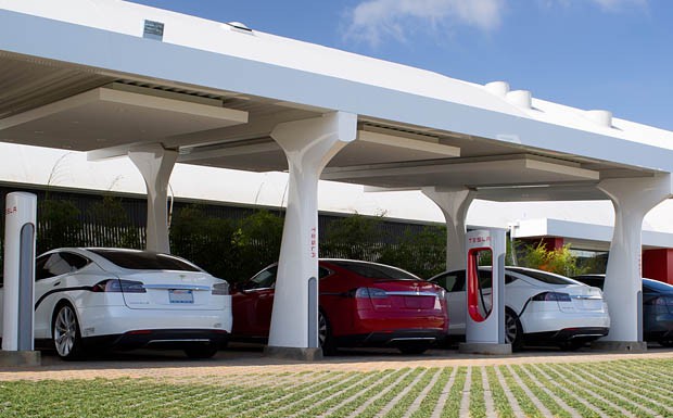 Tesla: Elektro-Highway nimmt Formen an
