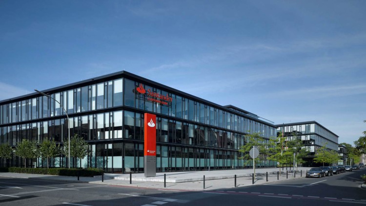 Online-Fahrzeugbörse: Santander greift Mobile.de und Co. an