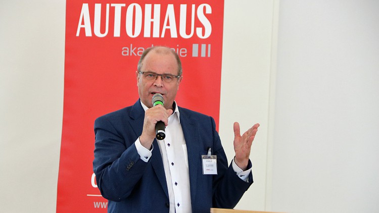 AUTOHAUS Perspektiven 2019: 27 Jahre Top-Impulse mit Prof. Hannes Brachat