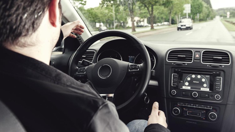 Selbstfahrende Autos: Verbraucherschützer fordern rechtliche Klarheit