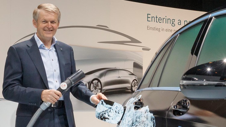 Daimler-Vorstand: Kein Aus für Verbrennungsmotoren