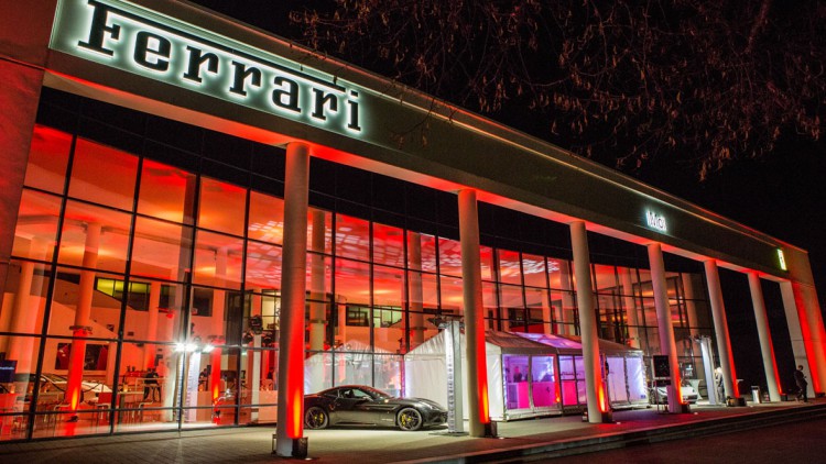 Hannover: Moll Gruppe feiert neuen Ferrari-Showroom