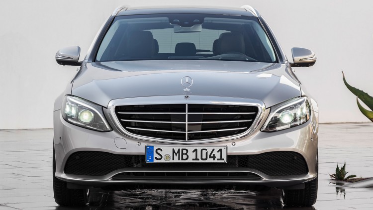 Absatz: Hohe Dynamik bei Mercedes-Benz